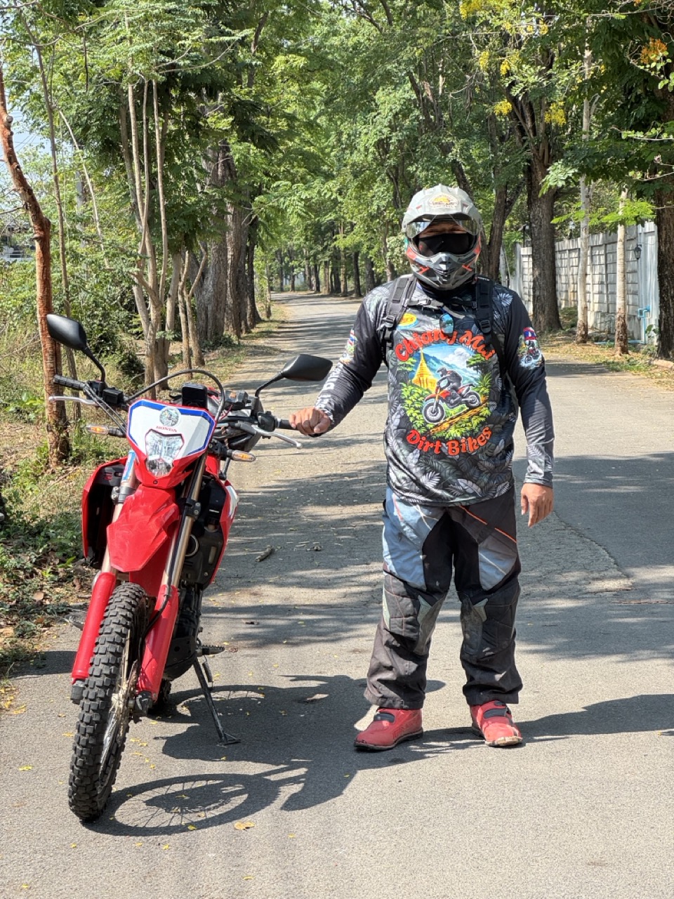 Rolling out from Hang Dong on the south side of Chiang Mai, day 1 — the first morning of four.