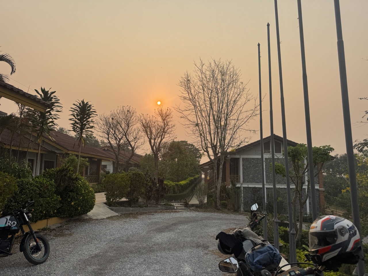 Dawn at the Vansana driveway. The day starts at 6am for a good reason.