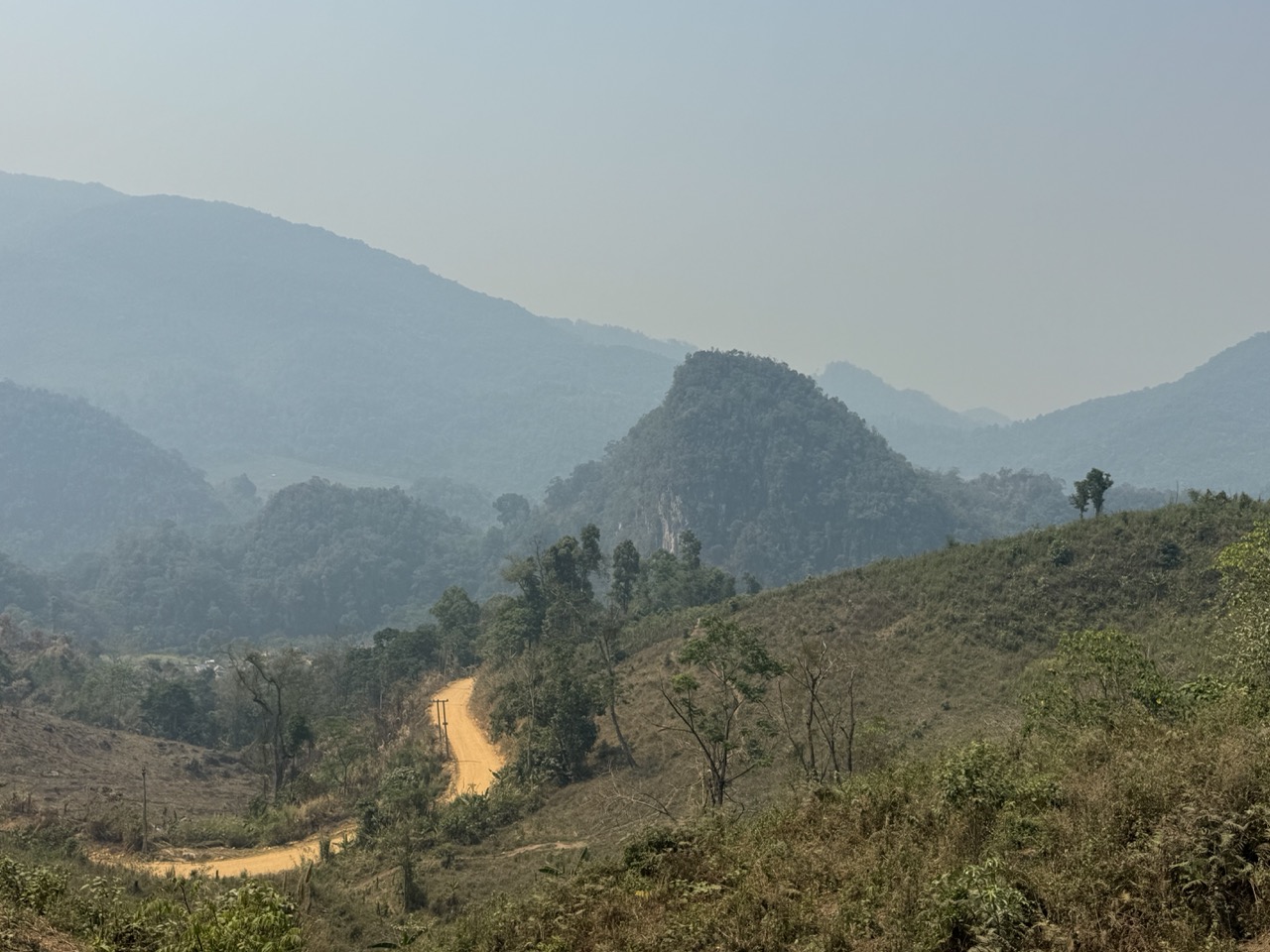 Dusty descent into one of the valleys. Takes a couple of seconds for your dust trail to catch up.